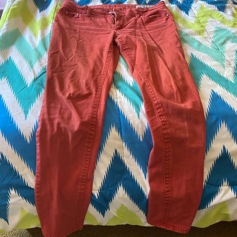 Rustic red jeans - Picture 2 of 3